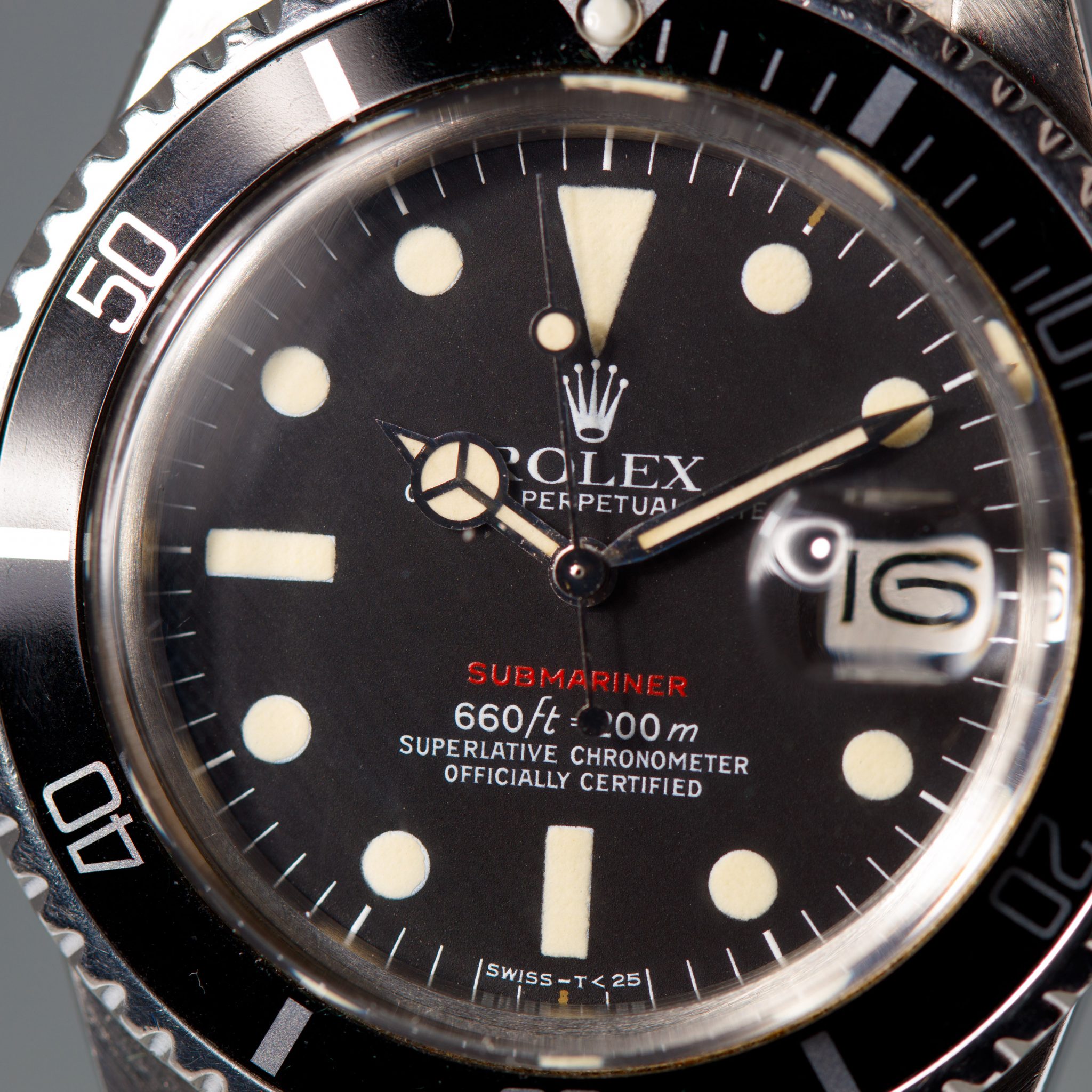 Rolex submariner rouge ref 1680 date mk6 vanille from 1975 • PARIS HEURE
